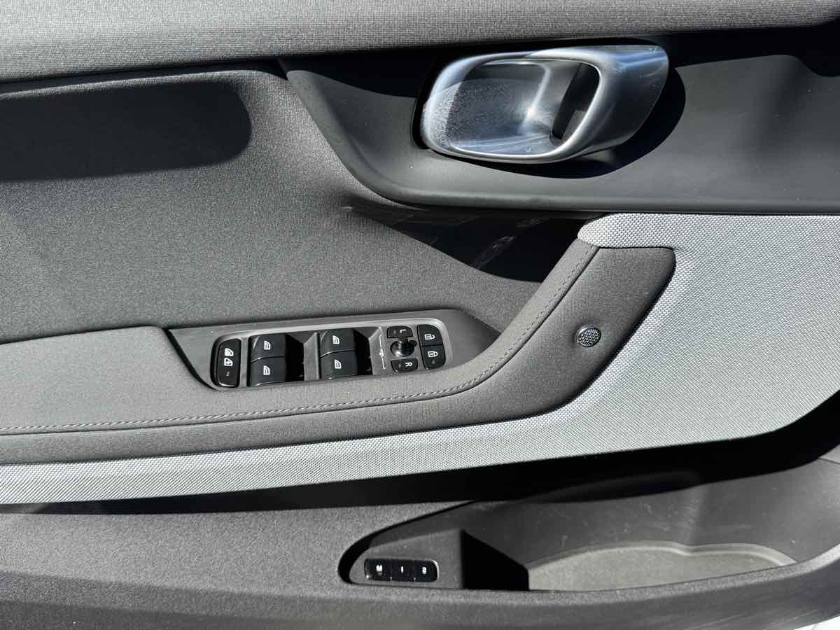 Polestar 2 photo 32
