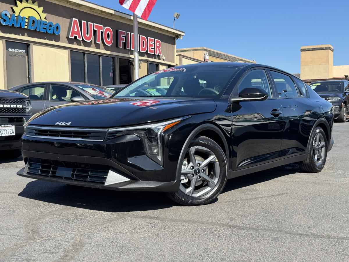 Kia K4 photo 2