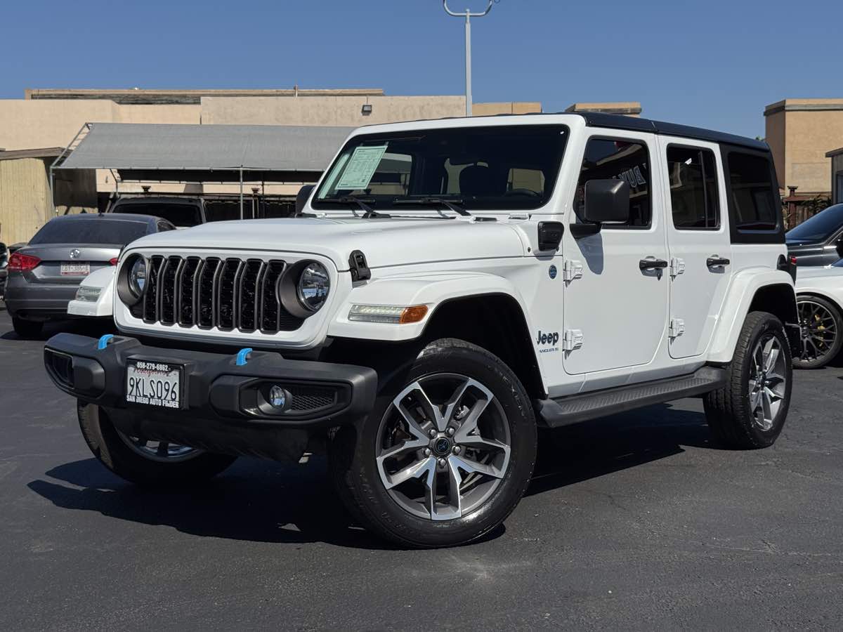 Jeep Wrangler photo 2