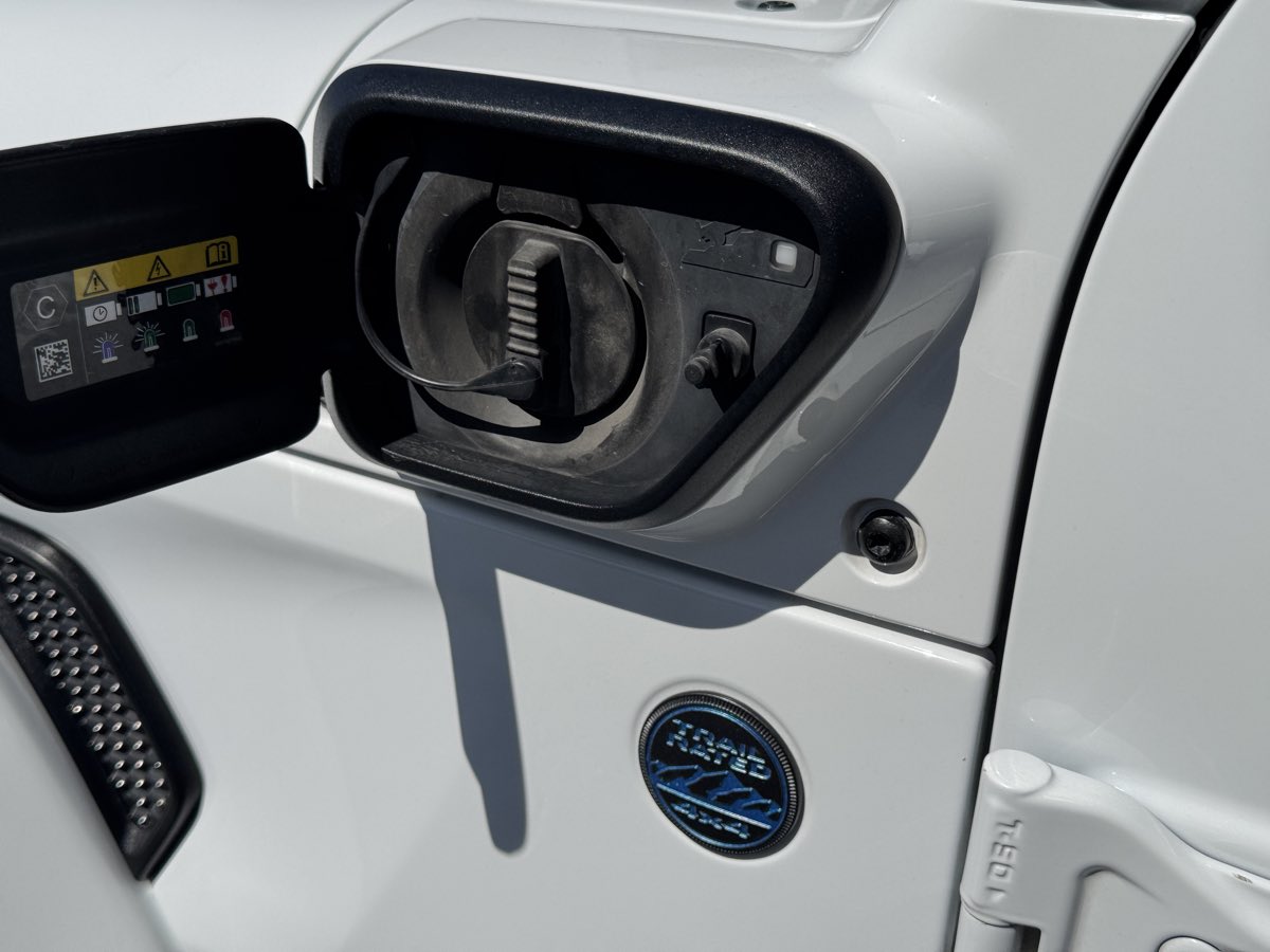 Jeep Wrangler photo 9