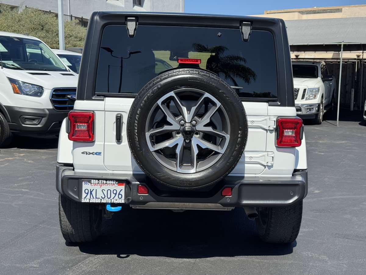 Jeep Wrangler photo 12