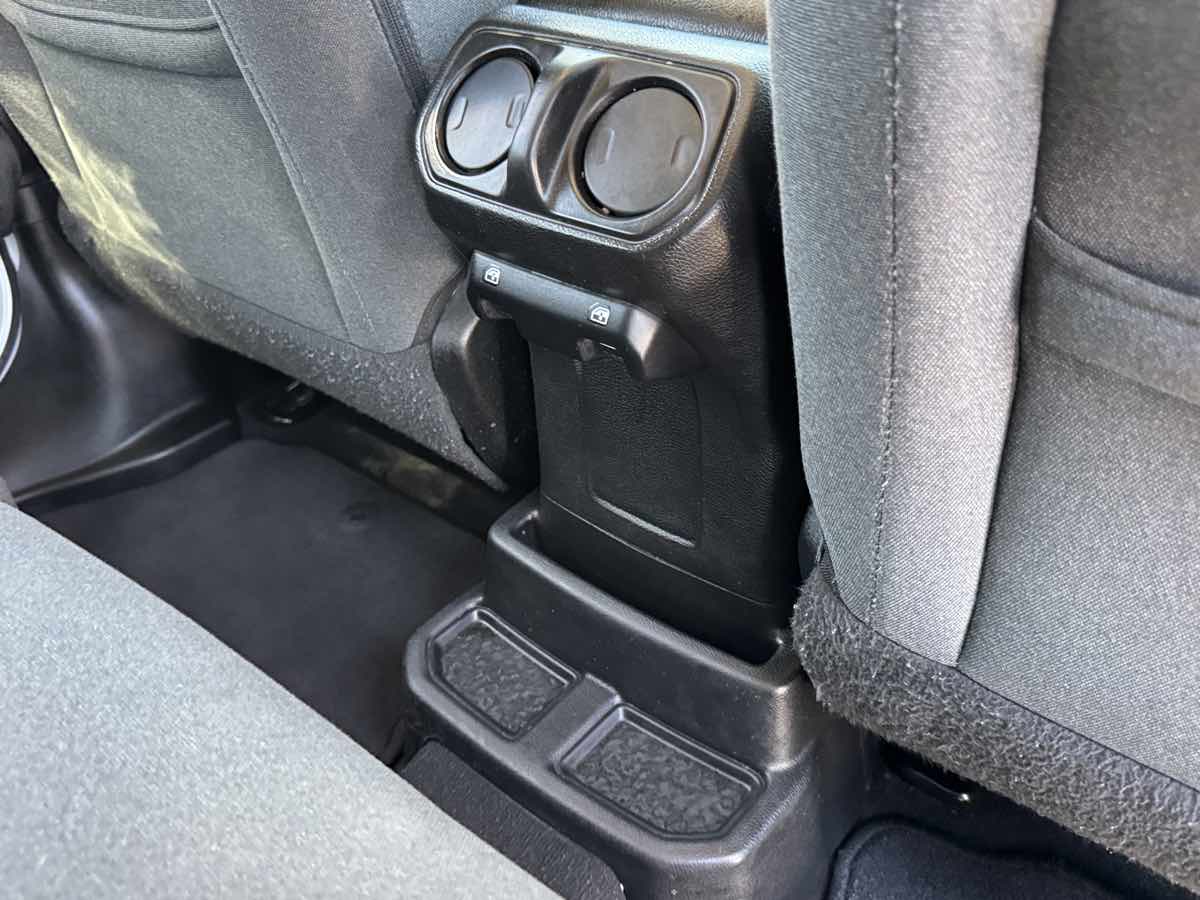 Jeep Wrangler photo 20