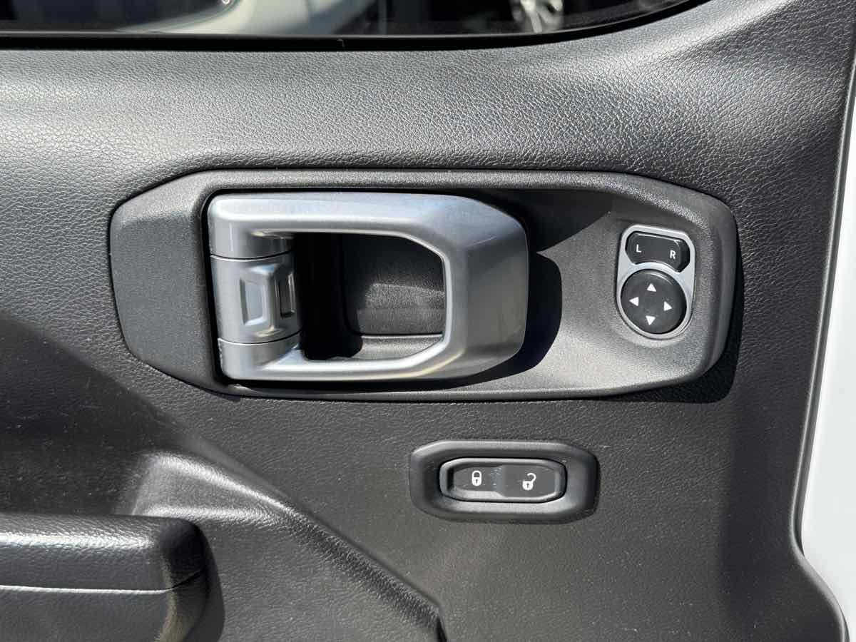 Jeep Wrangler photo 30