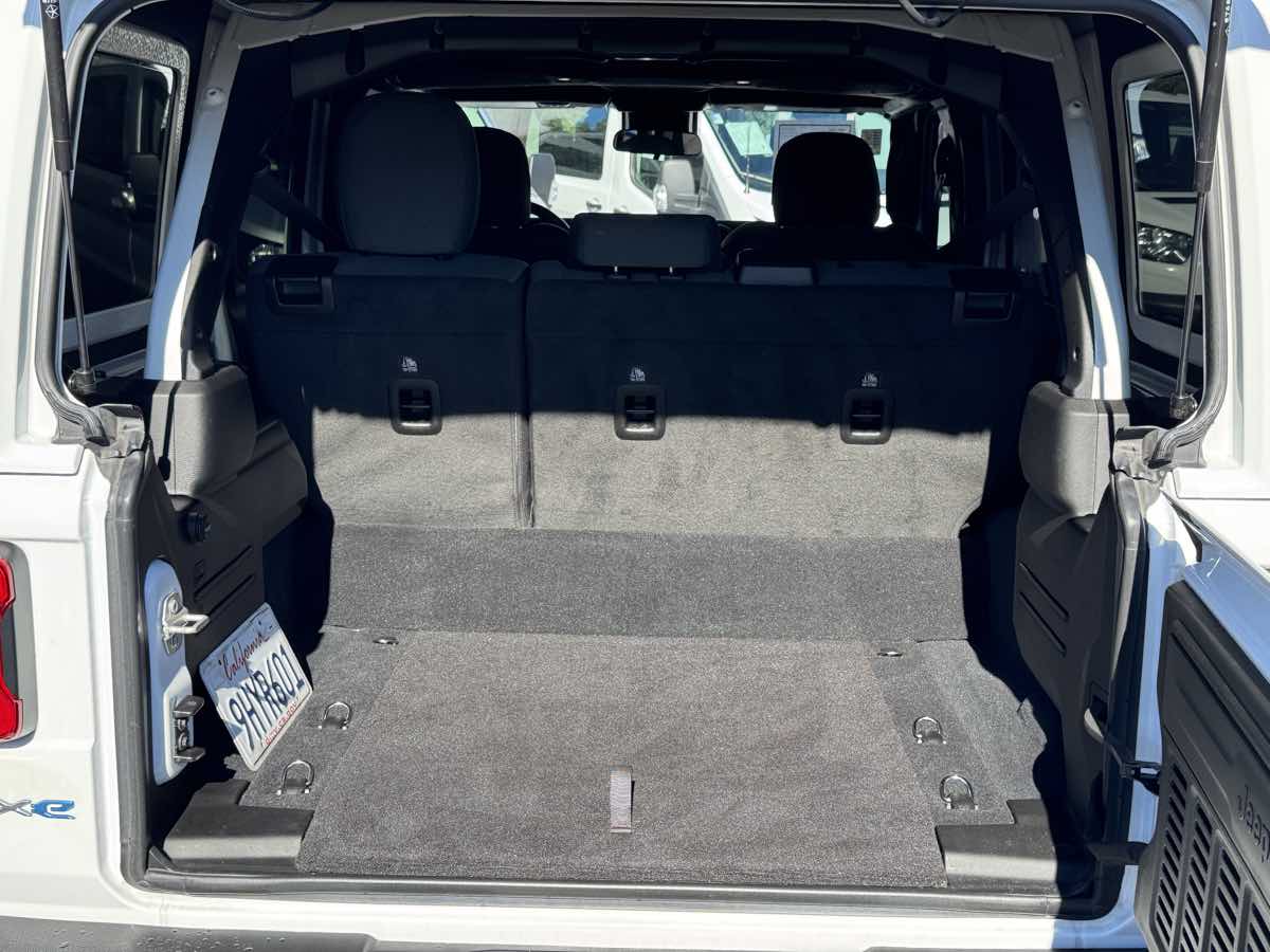 Jeep Wrangler photo 16