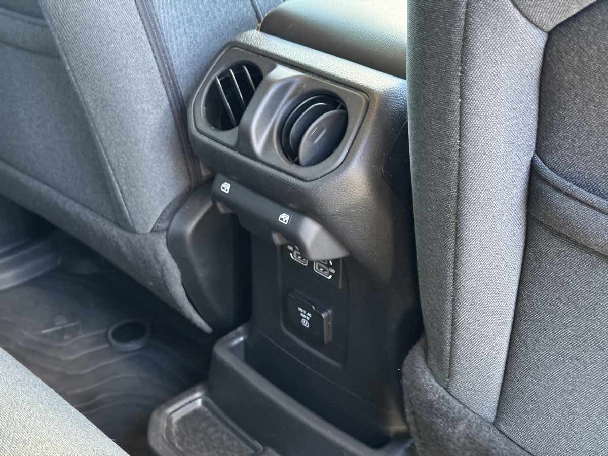 Jeep Wrangler photo 20