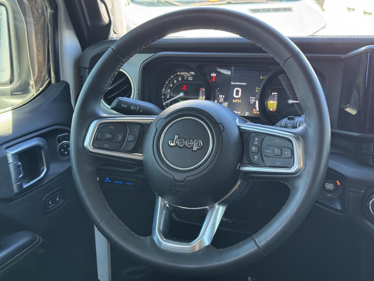 Jeep Wrangler photo 26
