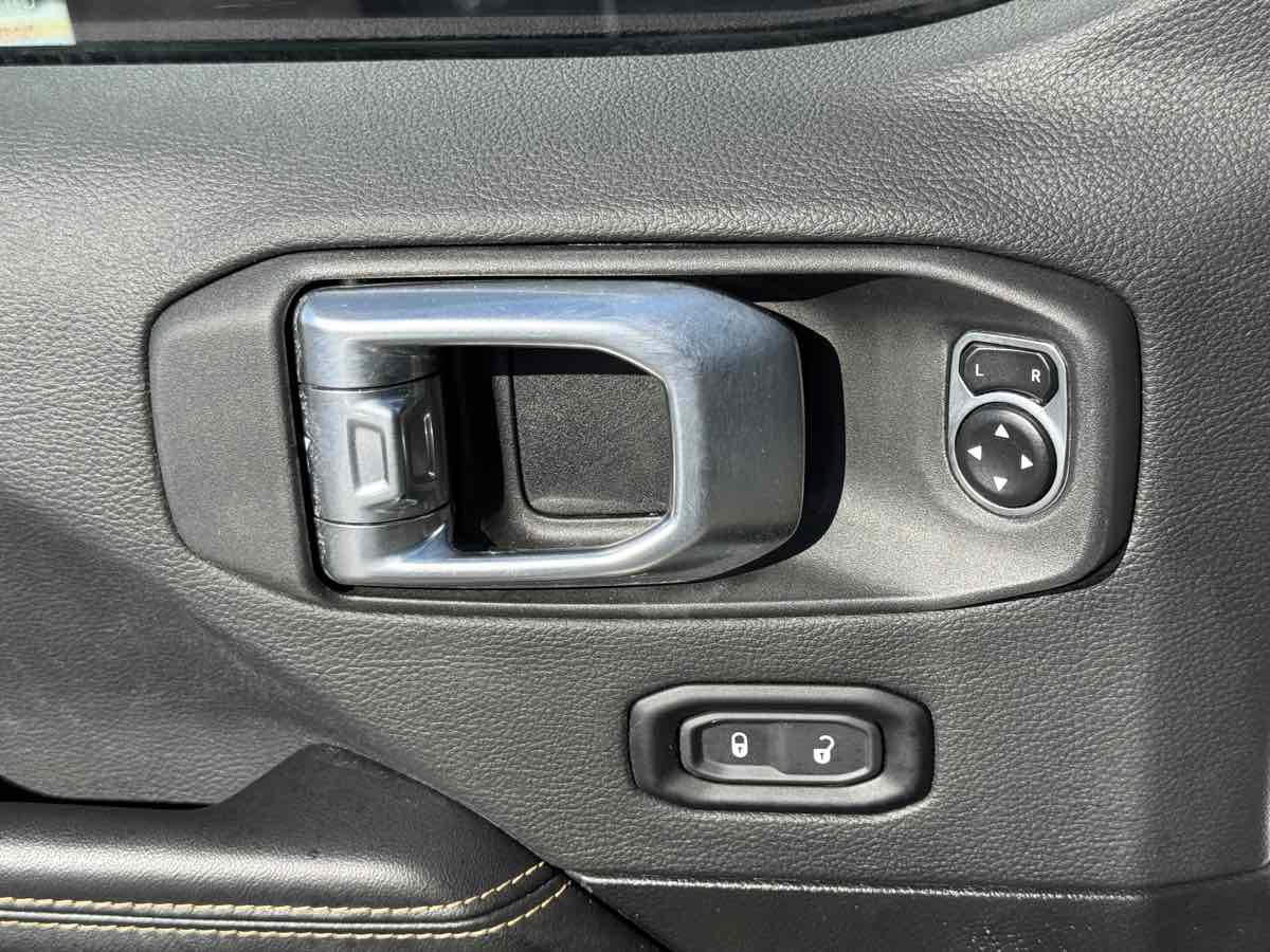 Jeep Wrangler photo 31