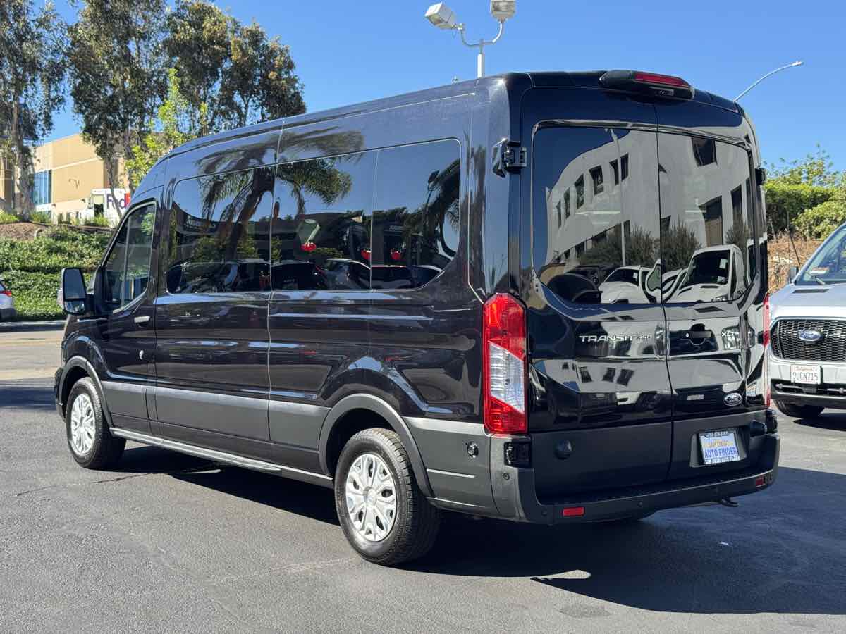 Ford Transit photo 9