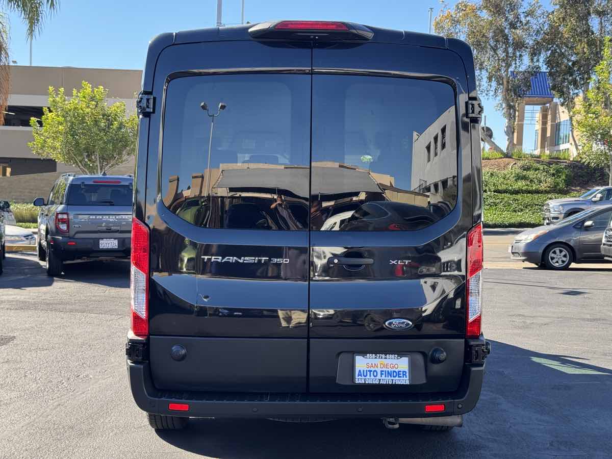 Ford Transit photo 10