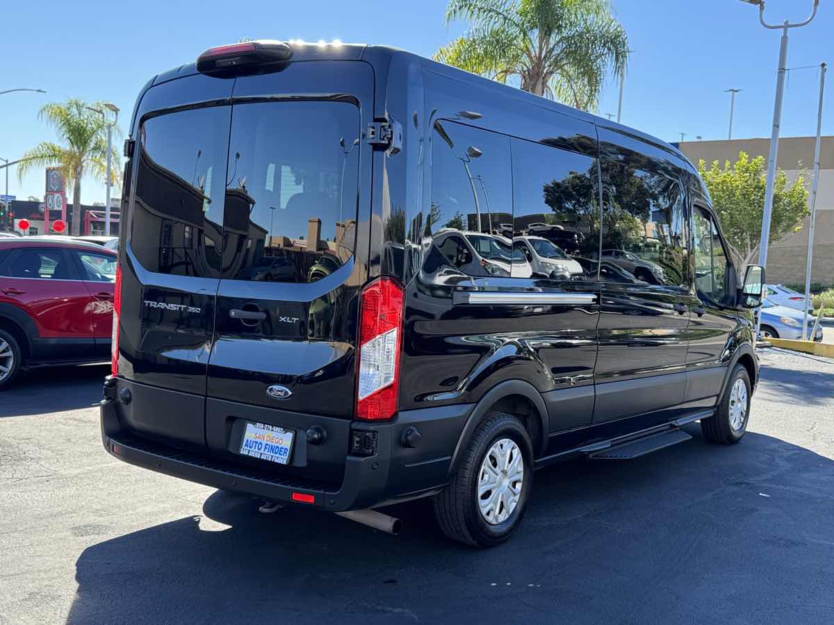 Ford Transit photo 11