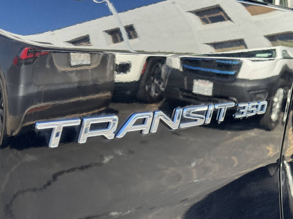 Ford Transit photo 13