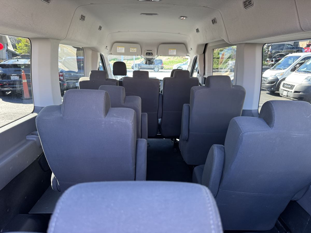 Ford Transit photo 14