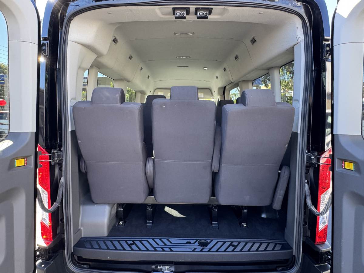 Ford Transit photo 15
