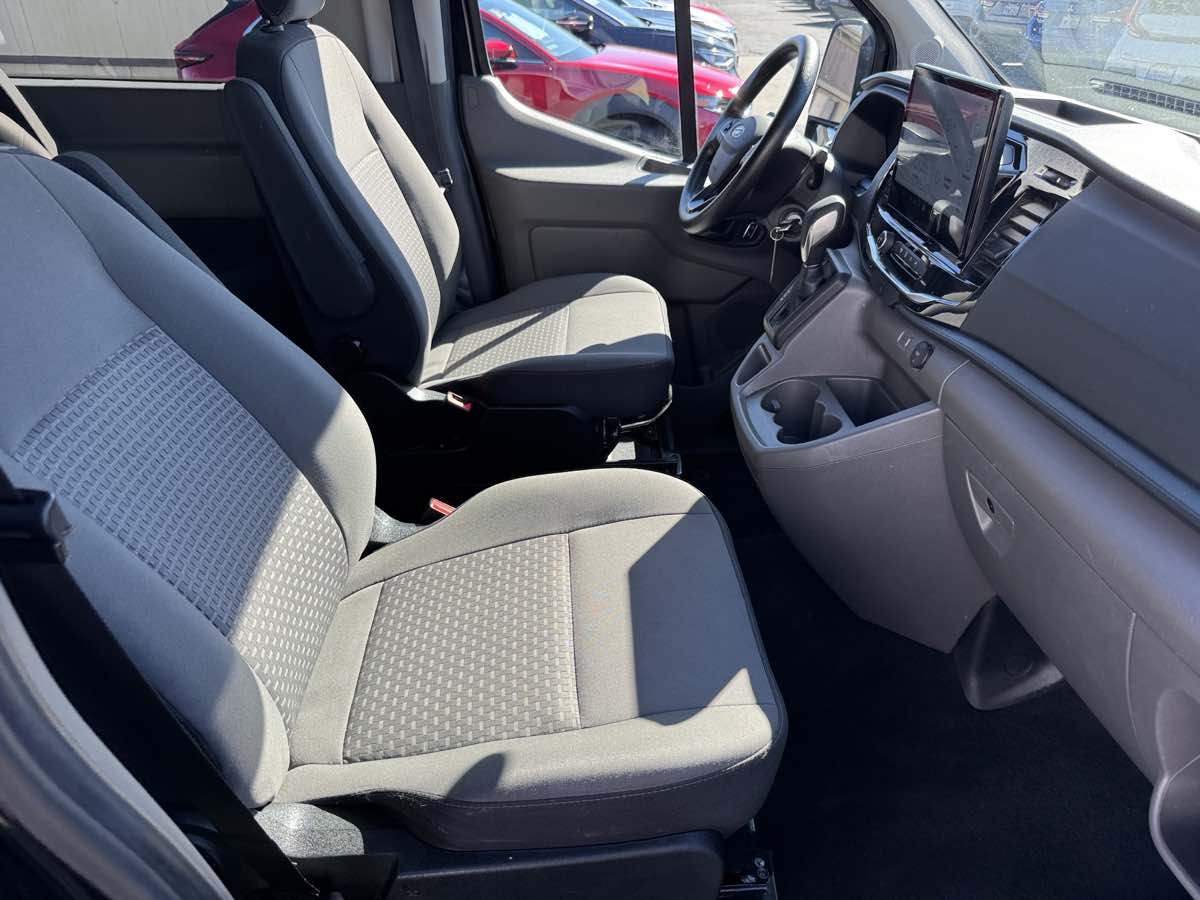 Ford Transit photo 17