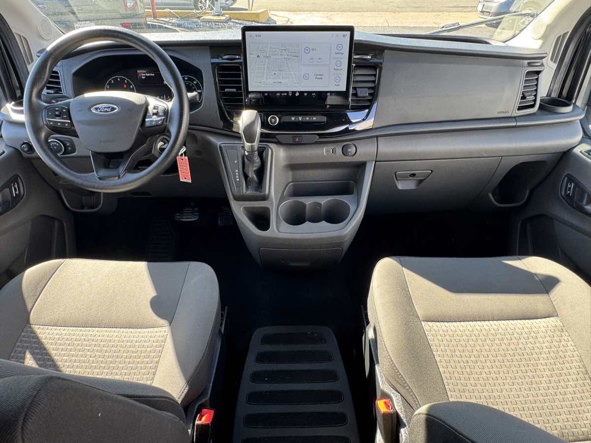 Ford Transit photo 21