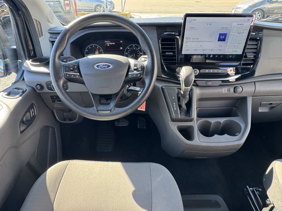 Ford Transit photo 22