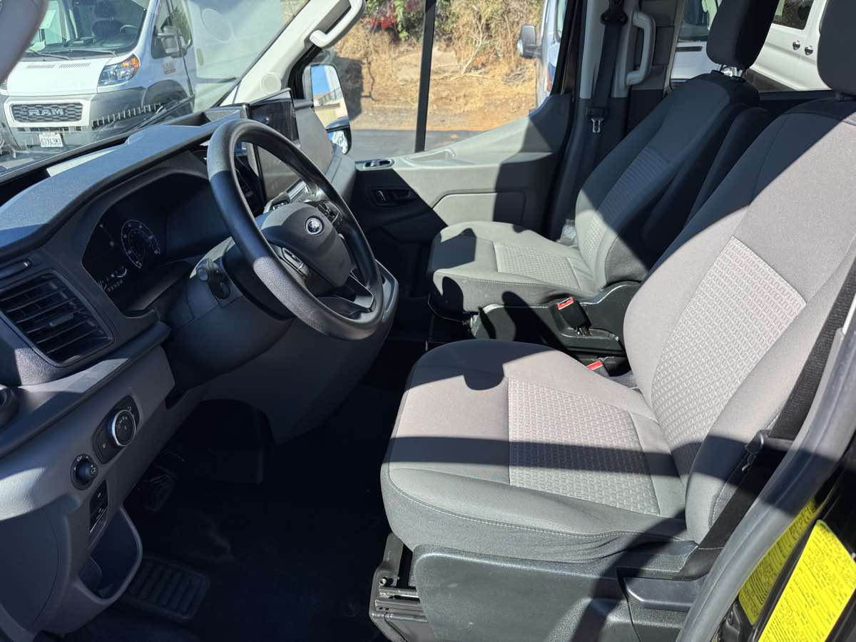 Ford Transit photo 27
