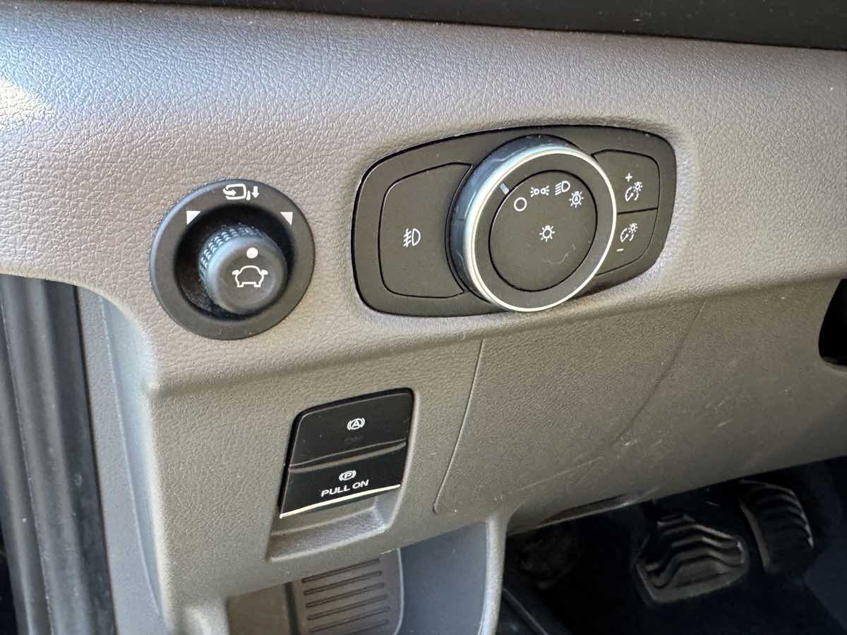 Ford Transit photo 30