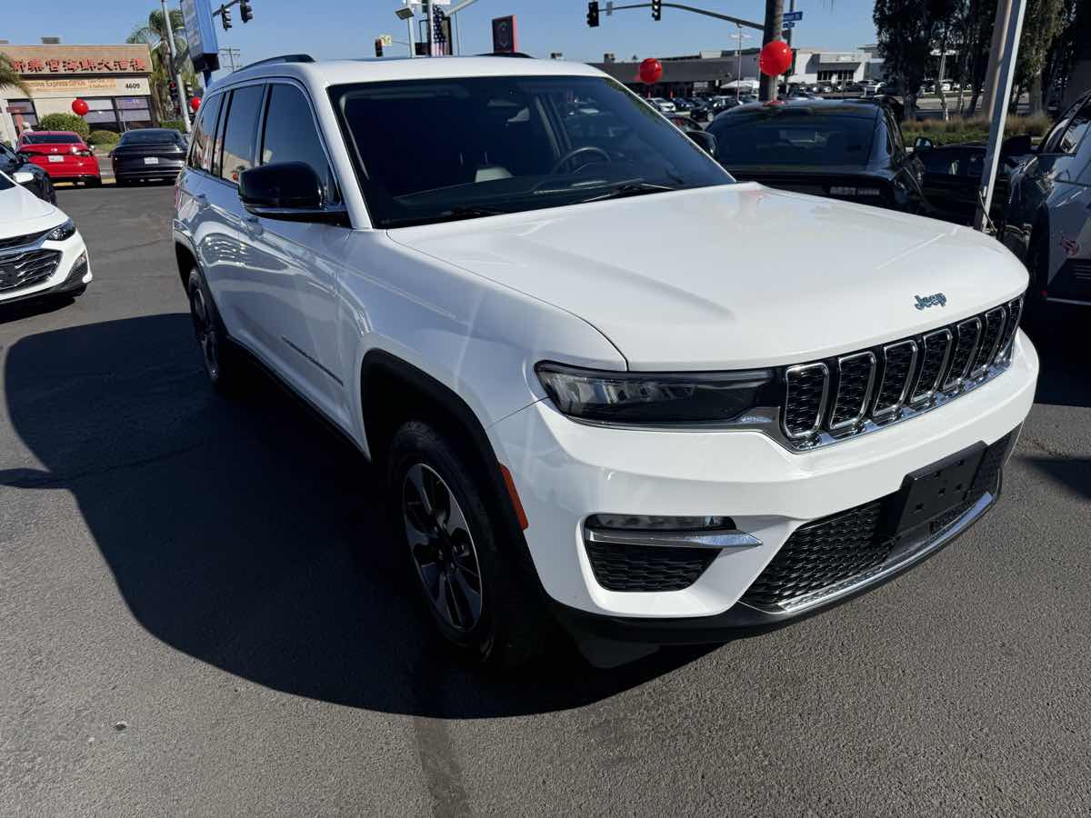 Jeep Grand Cherokee photo 8