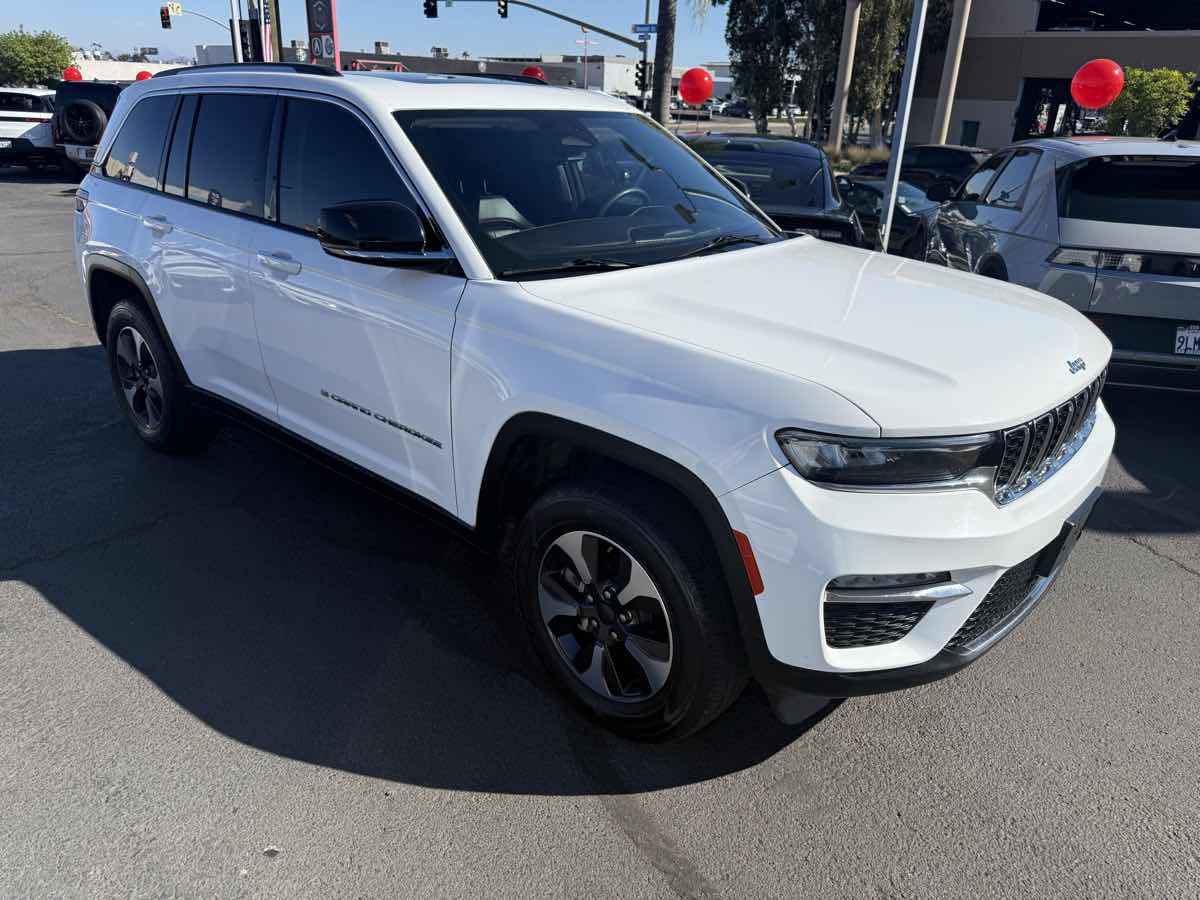 Jeep Grand Cherokee photo 9
