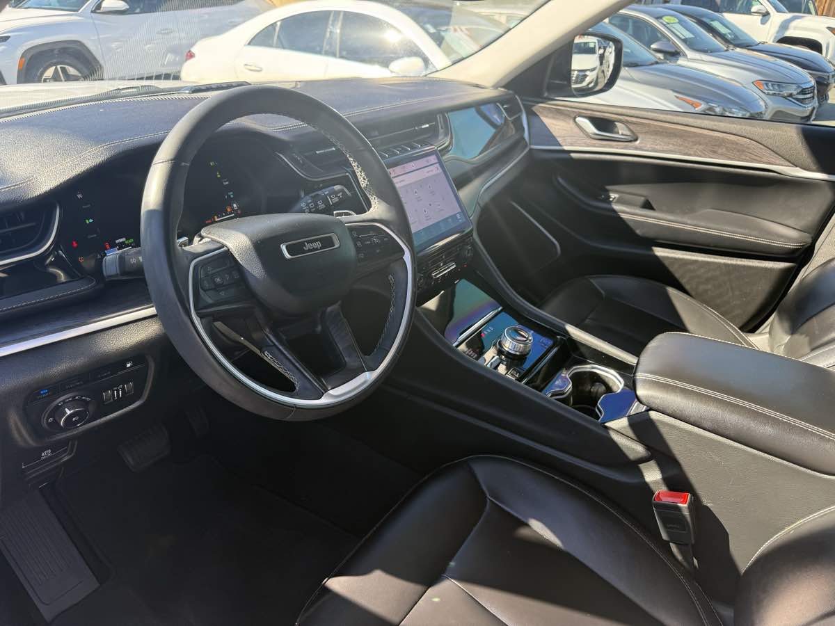 Jeep Grand Cherokee photo 16