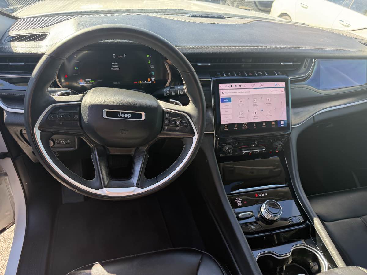 Jeep Grand Cherokee photo 18