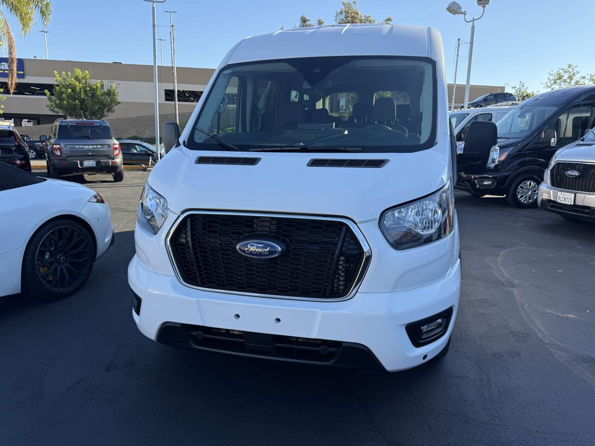 Ford Transit photo 2