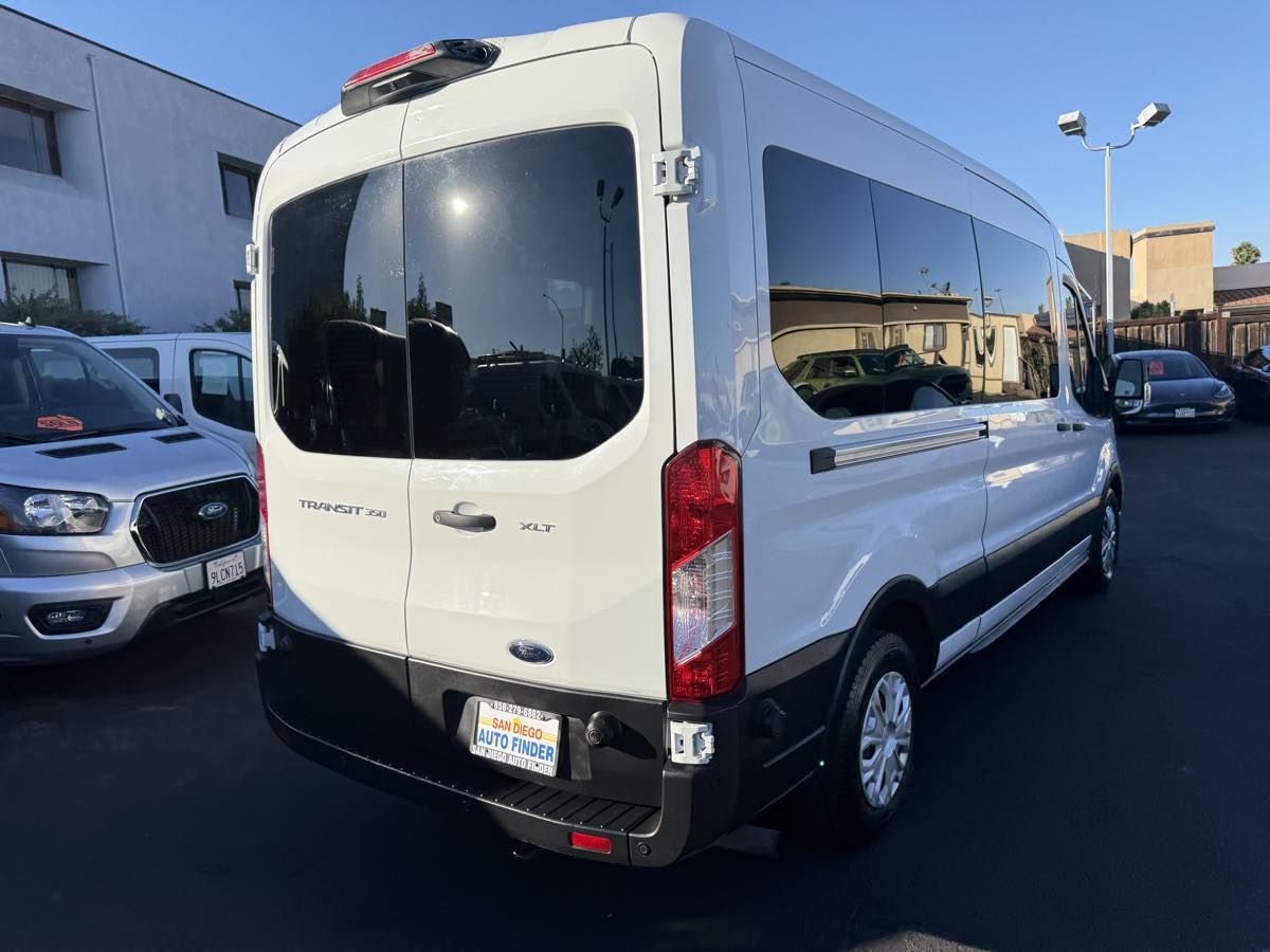 Ford Transit photo 8
