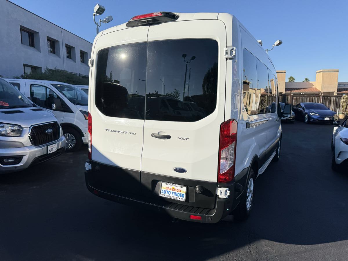 Ford Transit photo 9