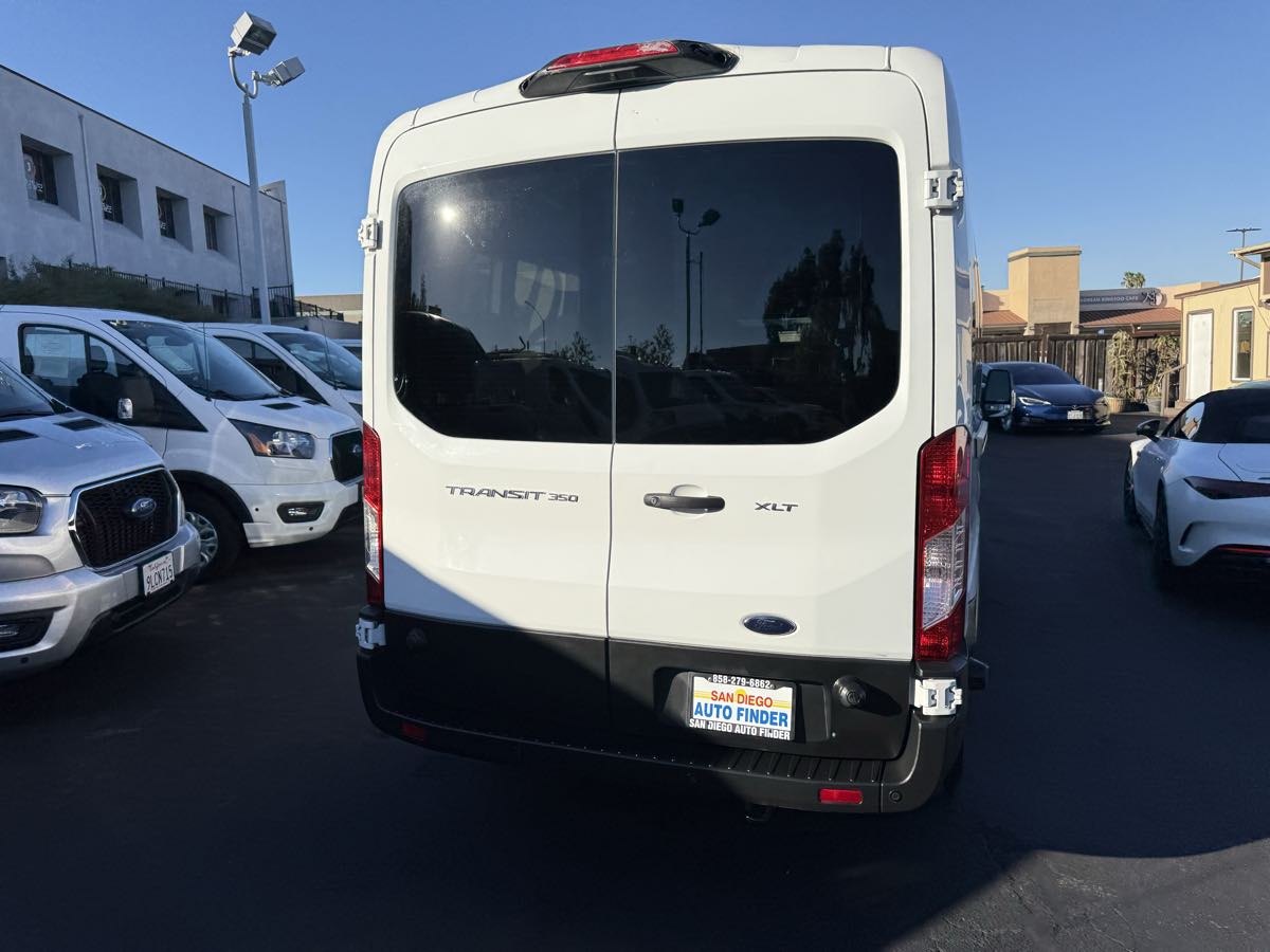 Ford Transit photo 10