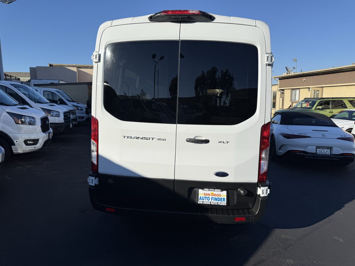 Ford Transit photo 11