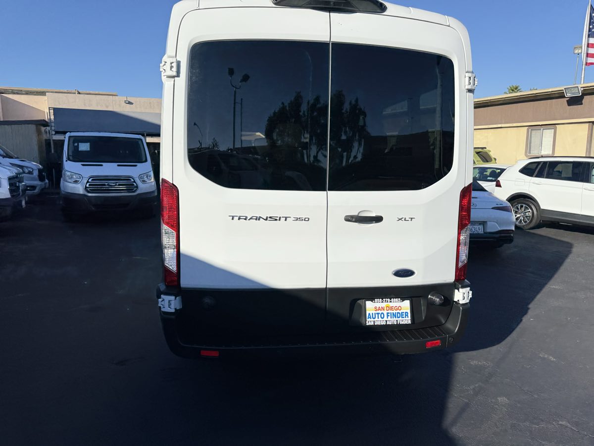 Ford Transit photo 12