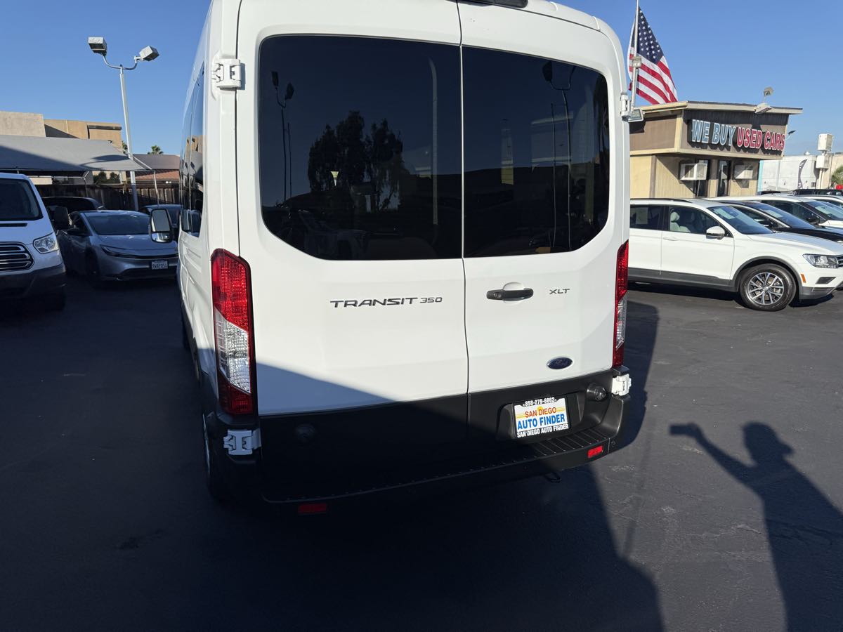 Ford Transit photo 13