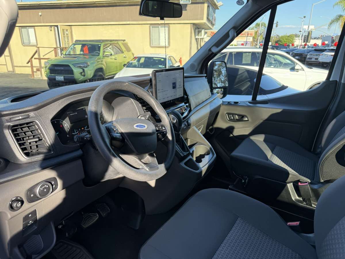 Ford Transit photo 15