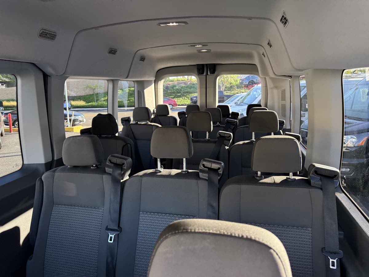 Ford Transit photo 17