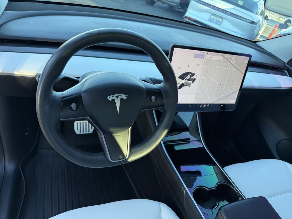 Tesla Model Y photo 6