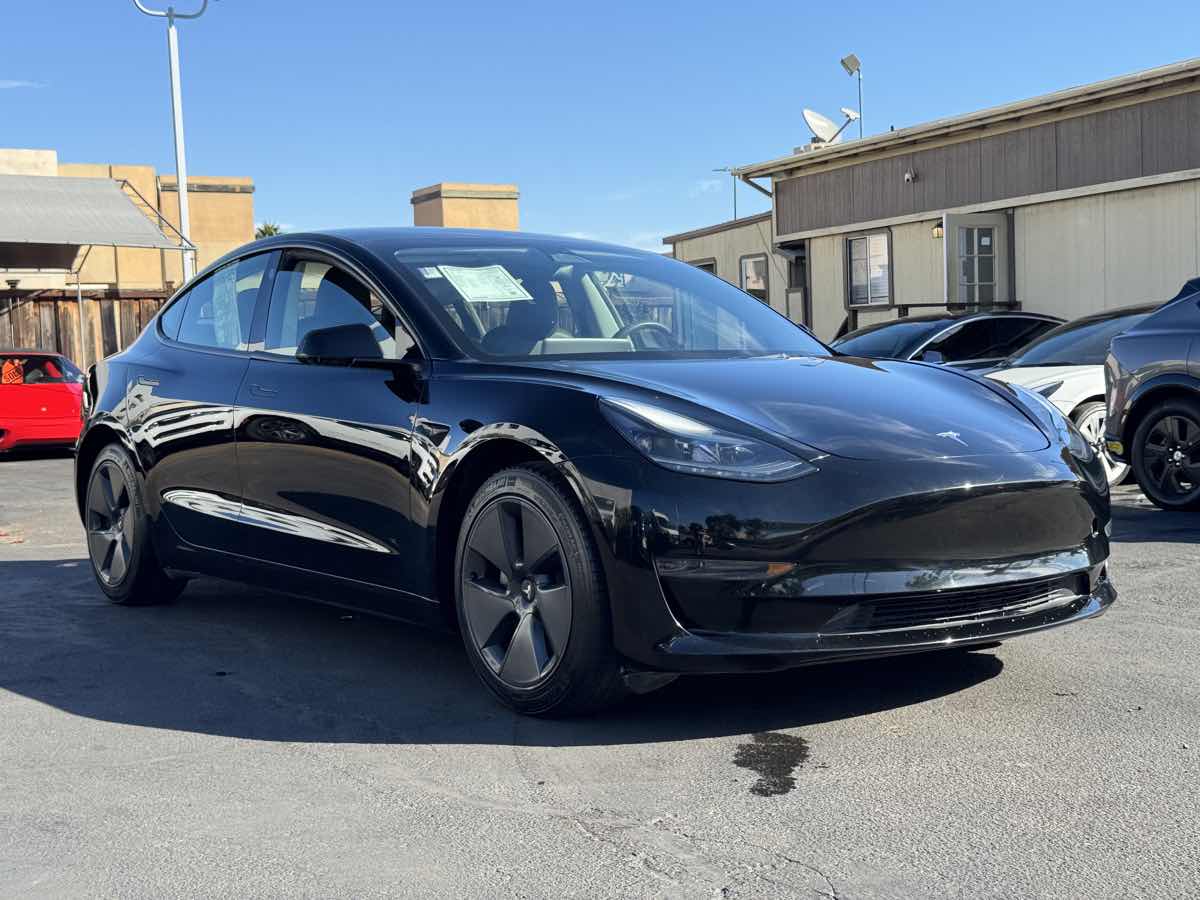 Tesla Model 3 photo 3