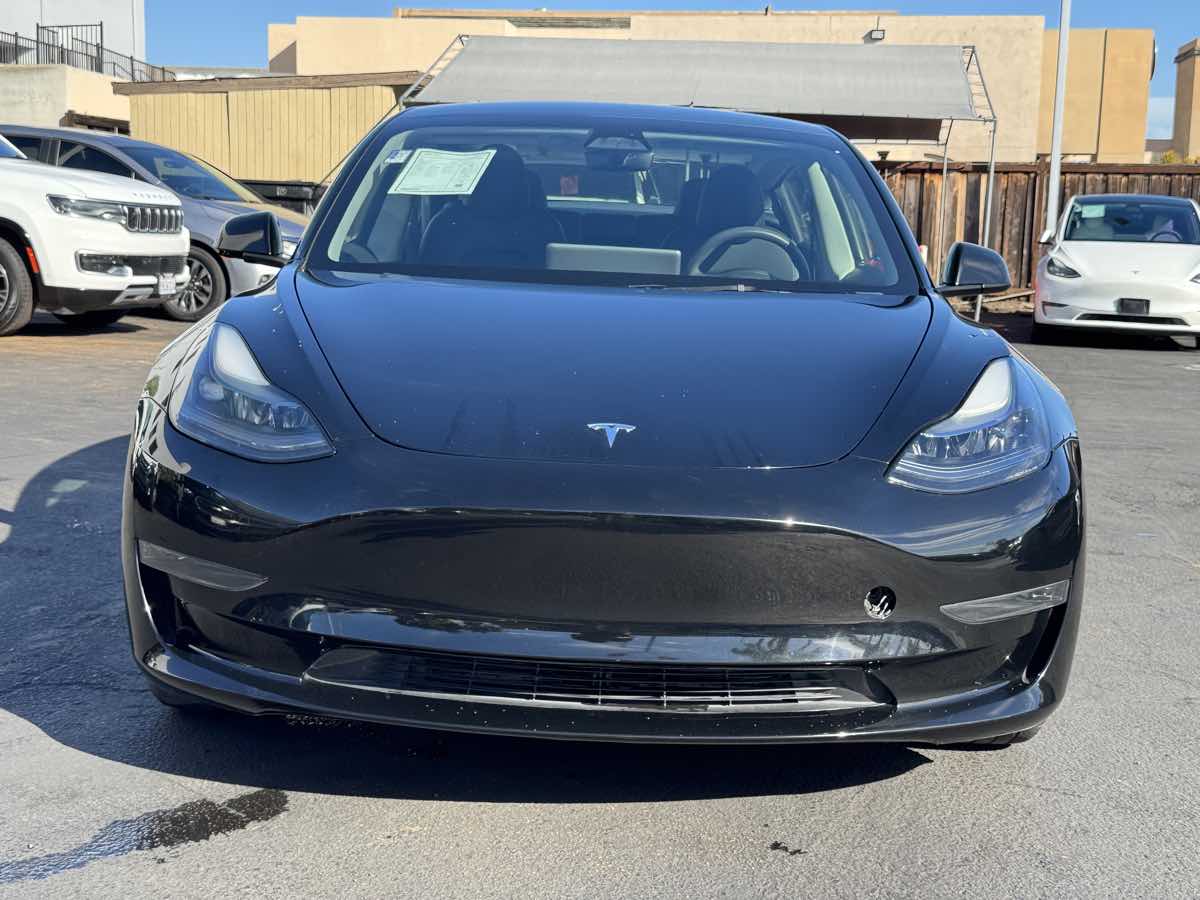 Tesla Model 3 photo 4