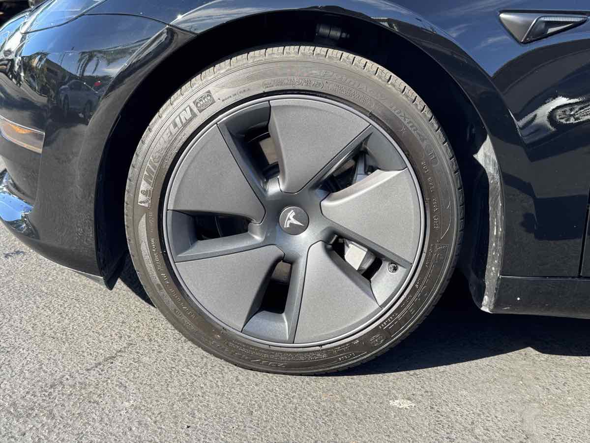 Tesla Model 3 photo 5