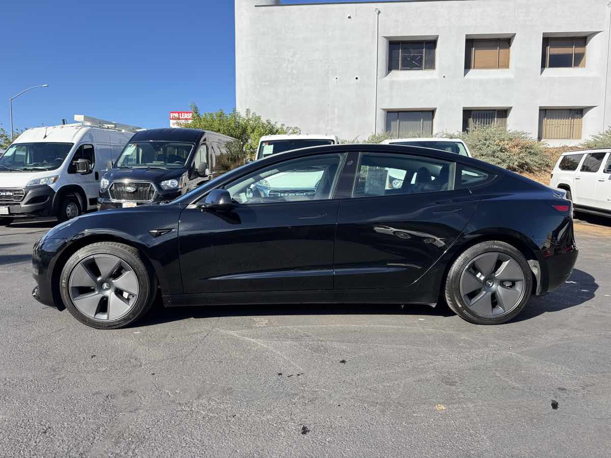 Tesla Model 3 photo 6