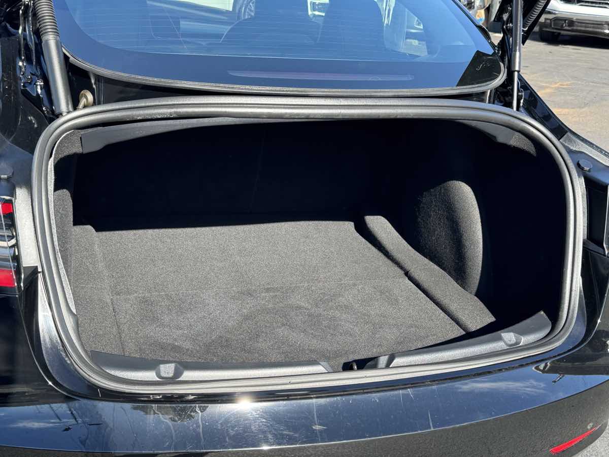 Tesla Model 3 photo 9