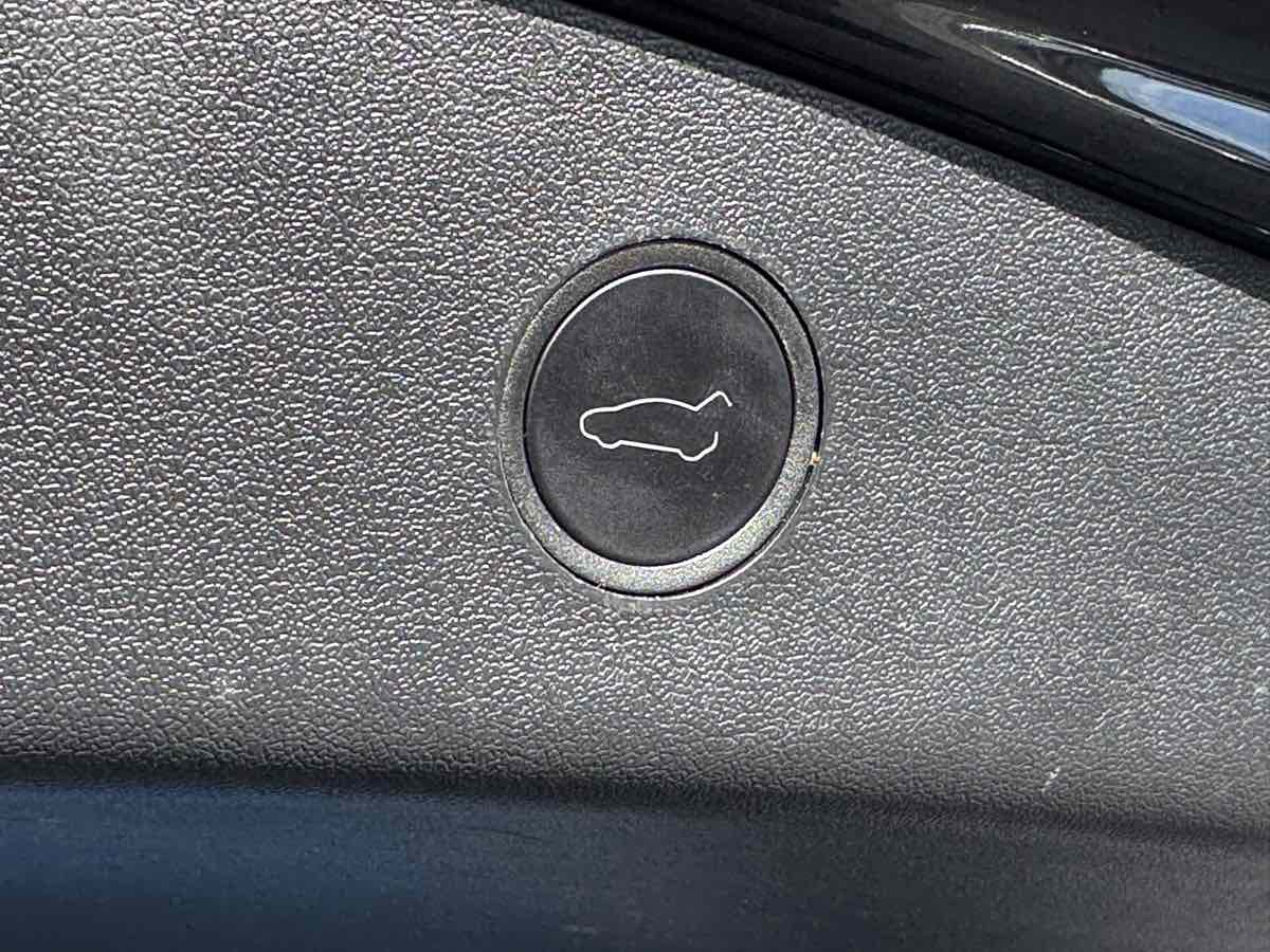 Tesla Model 3 photo 10
