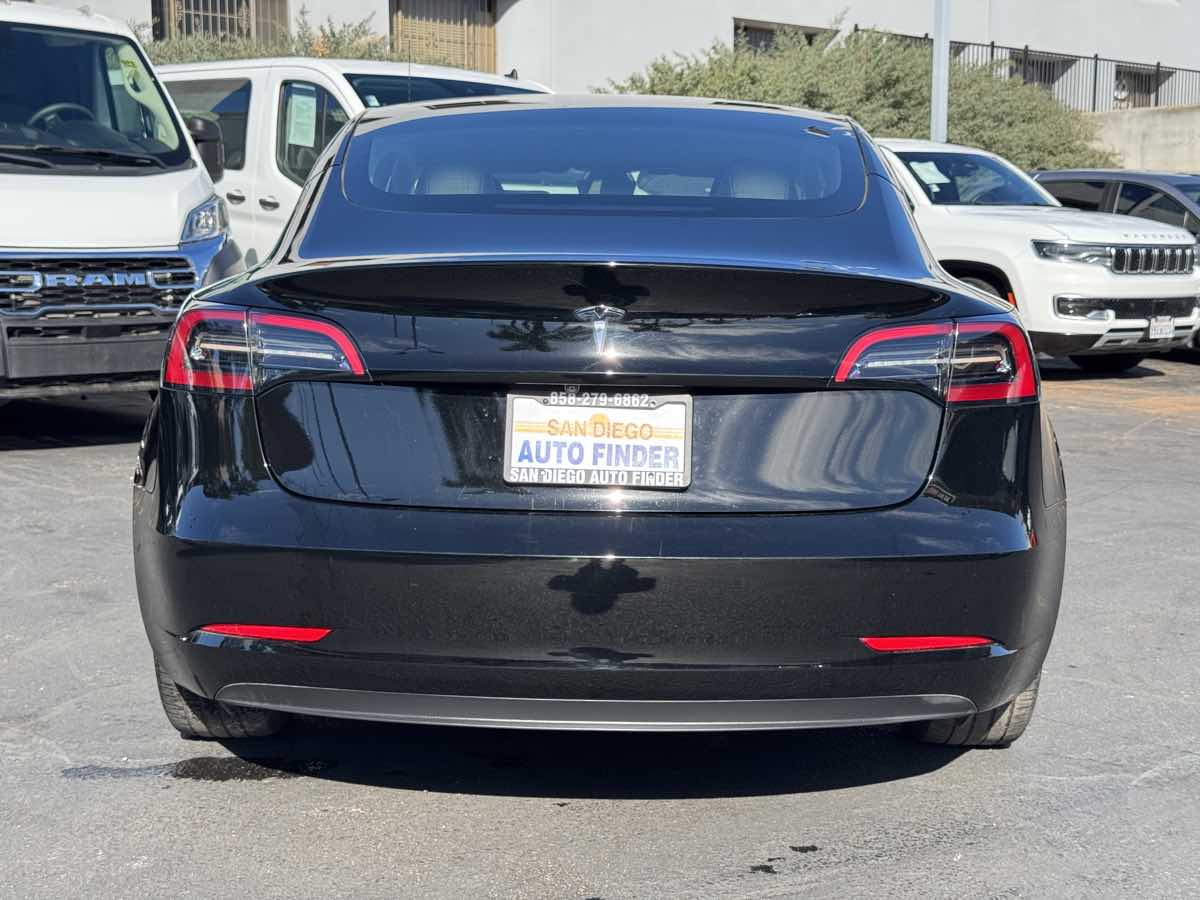 Tesla Model 3 photo 12