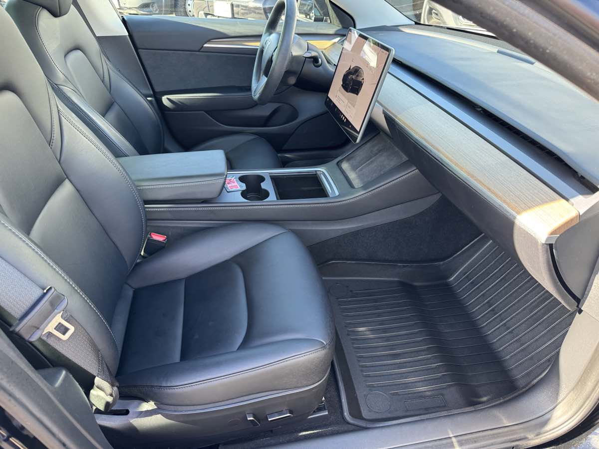 Tesla Model 3 photo 15