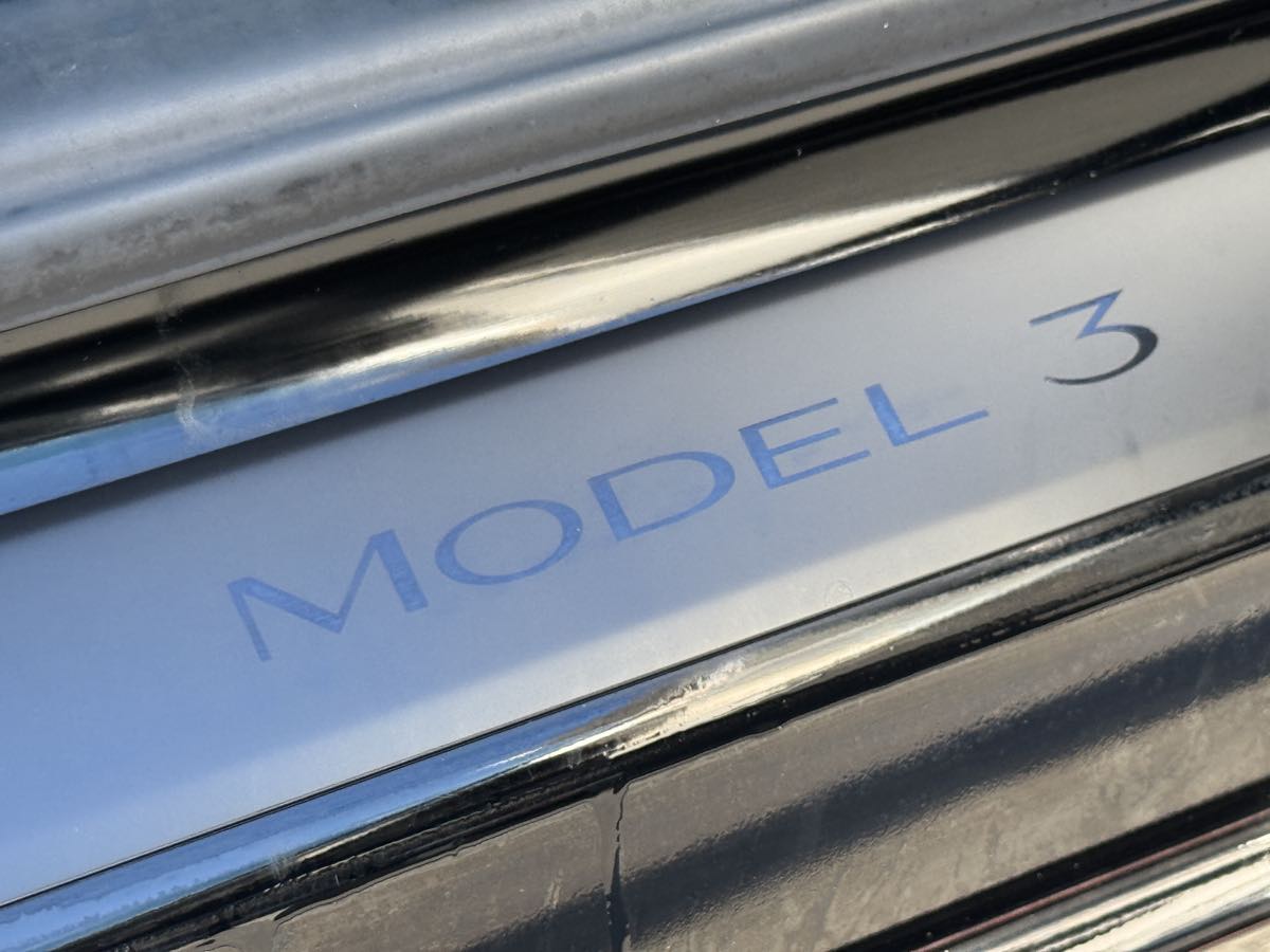 Tesla Model 3 photo 17
