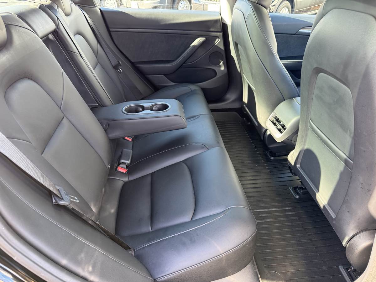 Tesla Model 3 photo 18