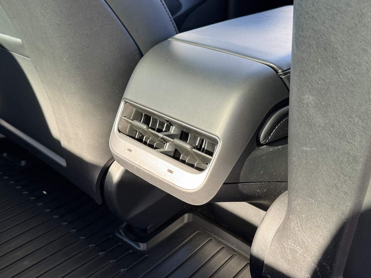 Tesla Model 3 photo 19