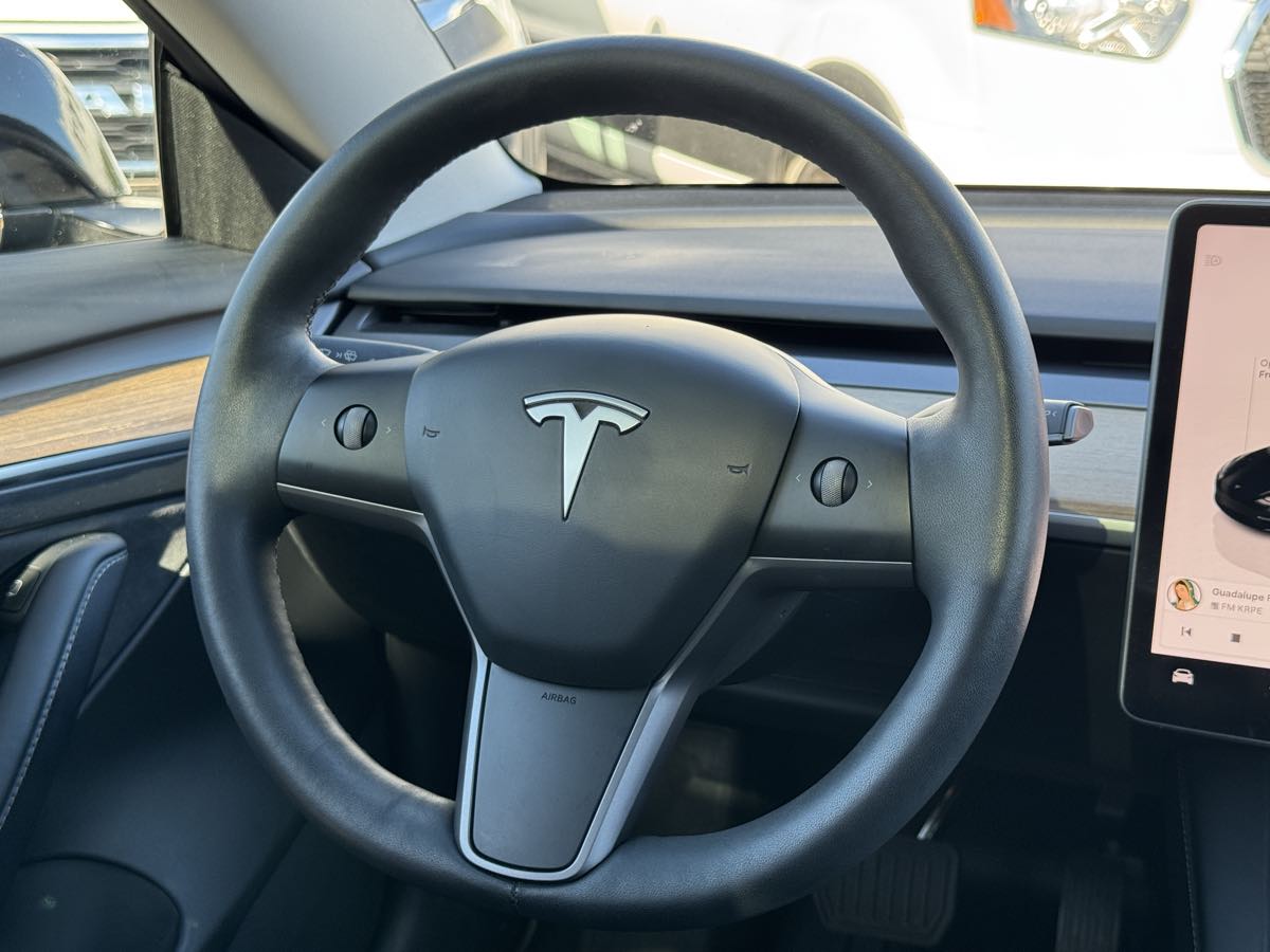 Tesla Model 3 photo 25