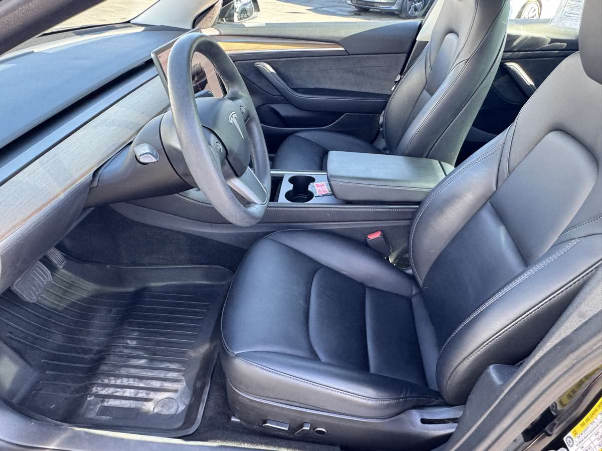 Tesla Model 3 photo 27