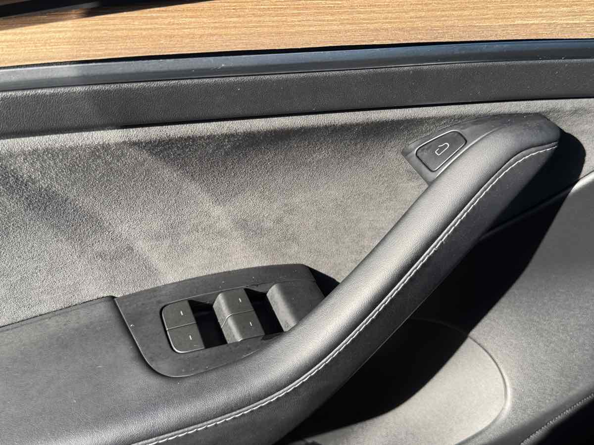 Tesla Model 3 photo 28